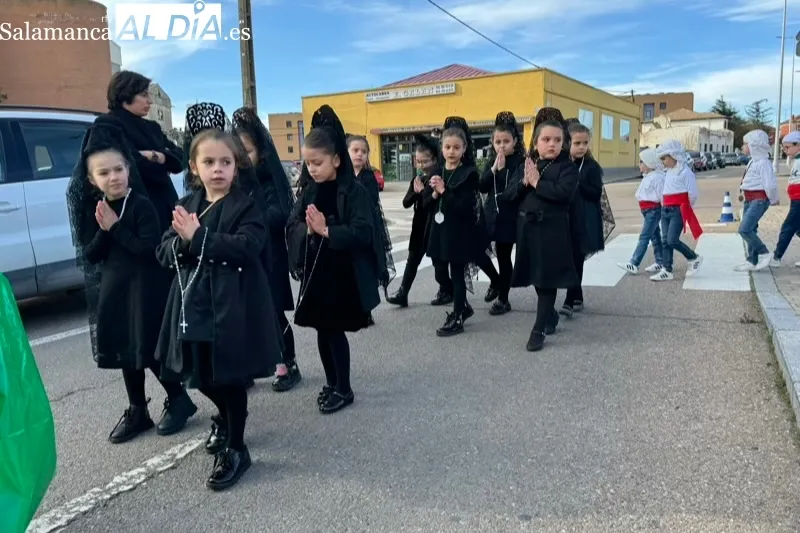 El colegio La Encarnación celebraba este miércoles su particular Via Crucis
