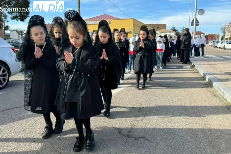 El colegio La Encarnación celebraba este miércoles su particular Via Crucis