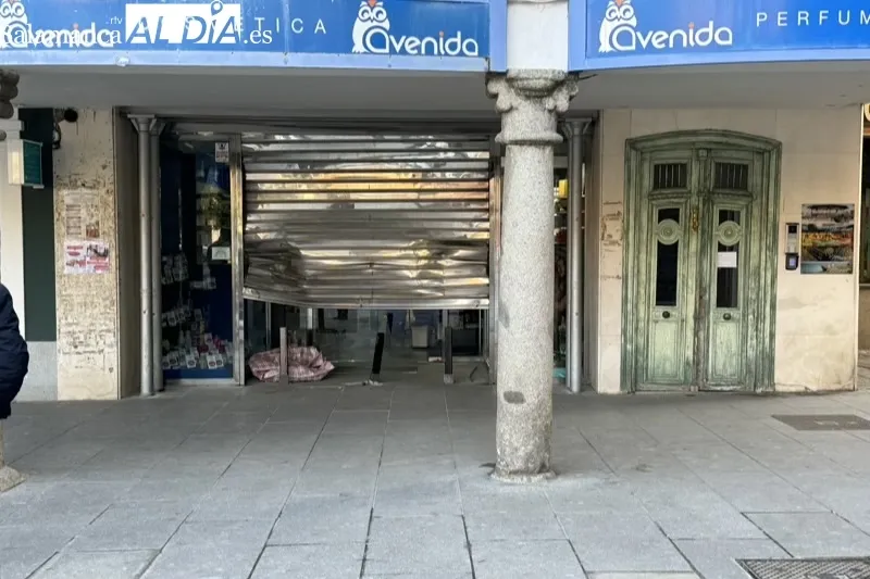 Foto 2 - Importante robo con alunizaje en un conocido establecimiento de la Plaza de Espa&ntilde;a