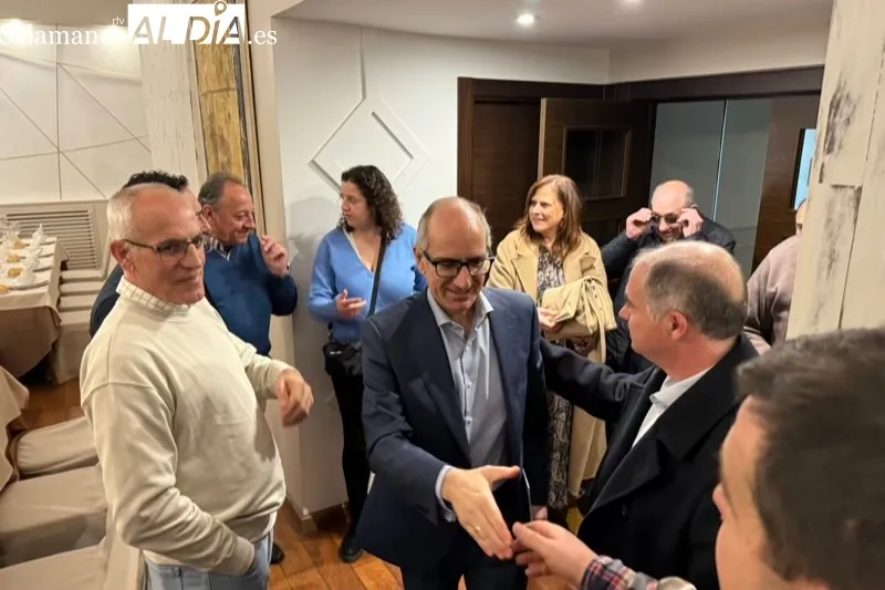 Javier Iglesias, junto a concejales y alcaldes de la comarca de Peñaranda