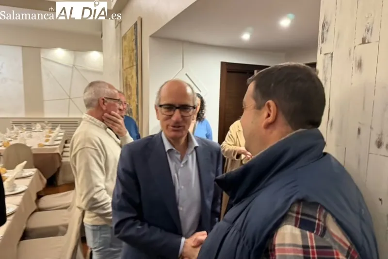 Javier Iglesias, junto a concejales y alcaldes de la comarca de Peñaranda
