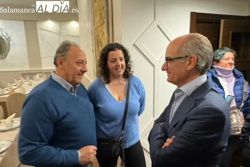 Javier Iglesias, junto a concejales y alcaldes de la comarca de Peñaranda