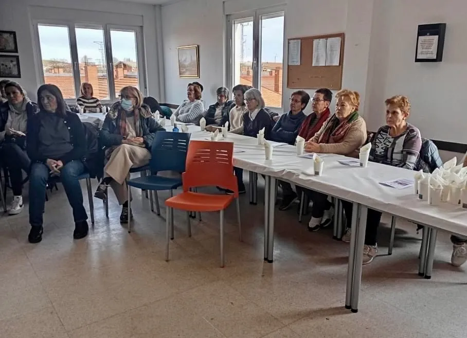Foto 3 - Las mujeres de Villoria conmemoran el 8M con una intensa tarde de actividad 