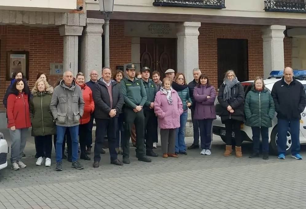Foto 2 - Pe&ntilde;aranda y Macotera enmudecen para recordar a las v&iacute;ctimas del 11M