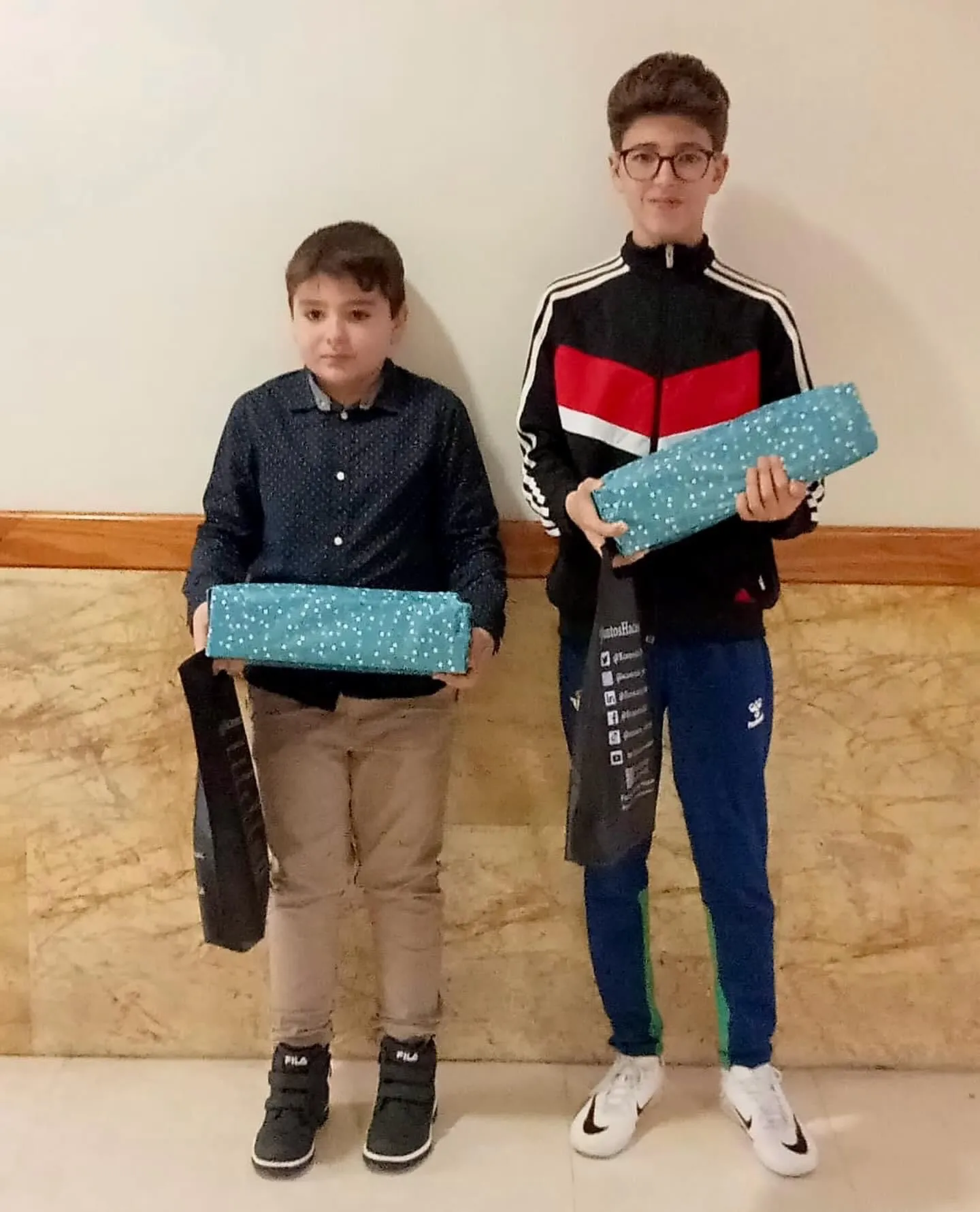 Foto 4 - Adri&aacute;n y Gonzalo, alumnos del CEIP Severiano Montero, ganadores del concurso de dibujo &lsquo;Mi empresa perfecta para trabajar&rsquo; de la Usal