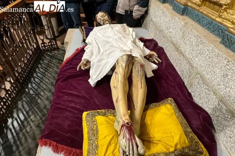 El Santo Cristo de la Cama vivía este sábado su tradicional besapiés 