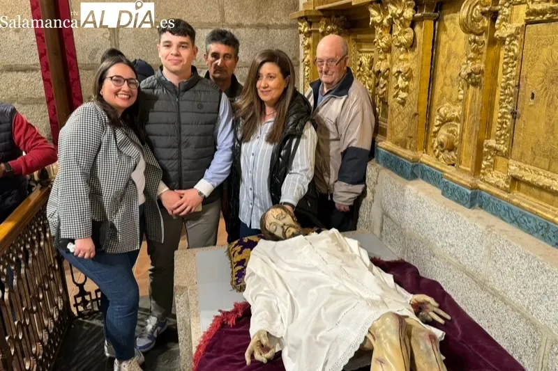 El Santo Cristo de la Cama vivía este sábado su tradicional besapiés 
