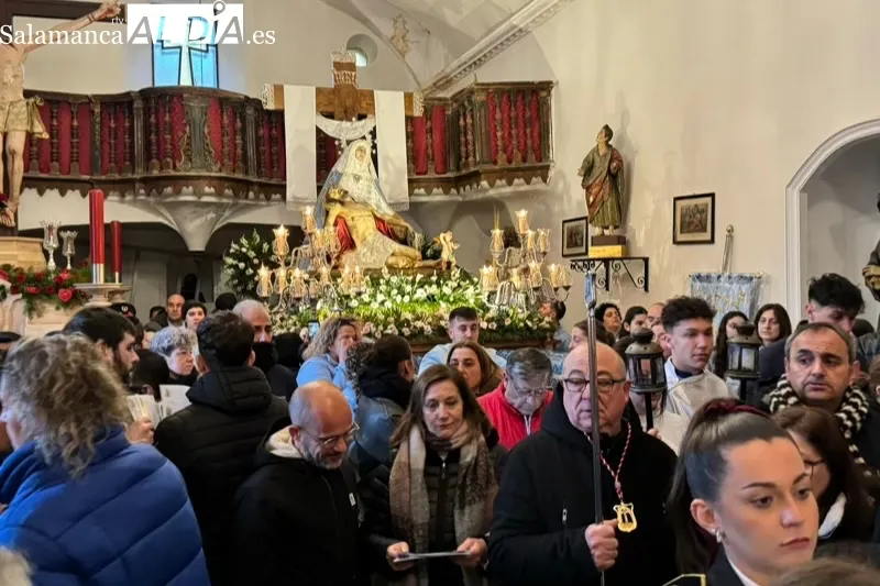 La lluvia obligaba a suspender la procesión del Via Crucis
