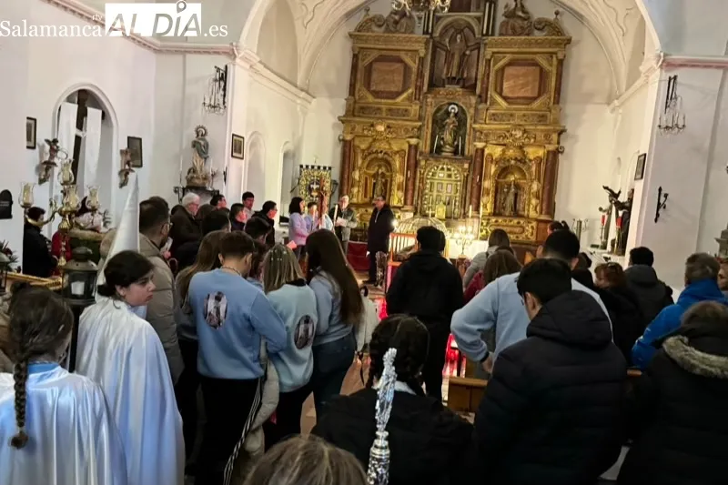 La lluvia obligaba a suspender la procesión del Via Crucis