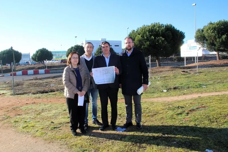 Imágenes de la Ronda Sur (SA-20), del proyecto de la futura pasarela y de diputados y senadores del PP de Salamanca
