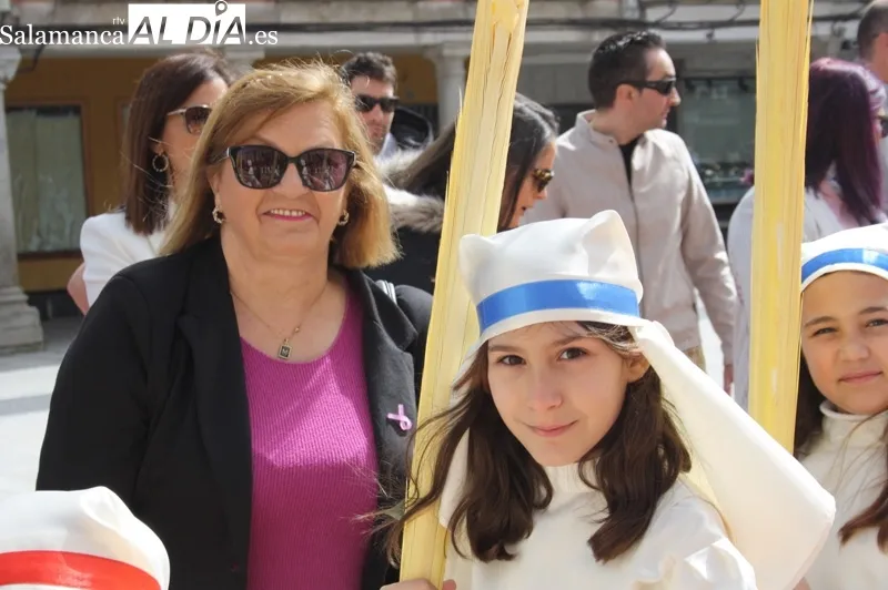 Vecinos y visitantes abarrotaban calles y plazas para vivir la procesión del Domingo de Ramos