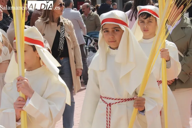 Vecinos y visitantes abarrotaban calles y plazas para vivir la procesión del Domingo de Ramos