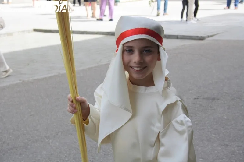 Vecinos y visitantes abarrotaban calles y plazas para vivir la procesión del Domingo de Ramos
