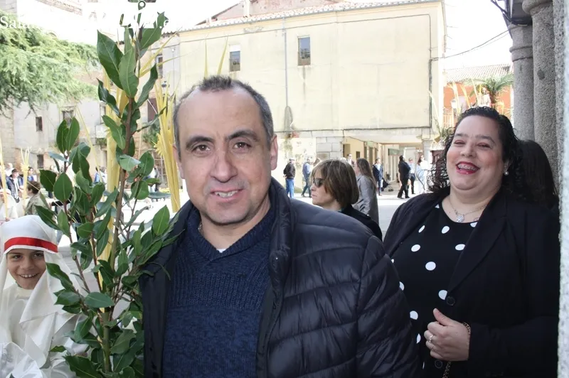 Vecinos y visitantes abarrotaban calles y plazas para vivir la procesión del Domingo de Ramos