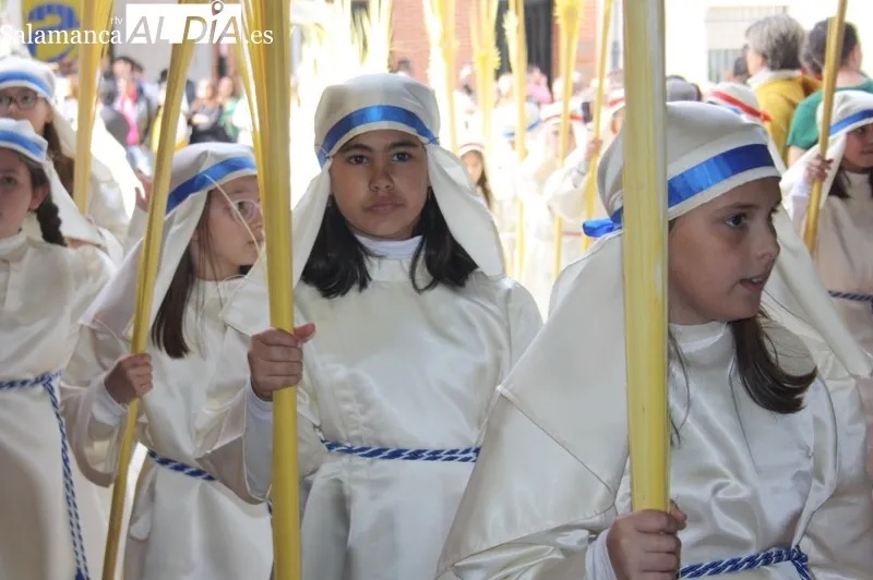 Vecinos y visitantes abarrotaban calles y plazas para vivir la procesión del Domingo de Ramos