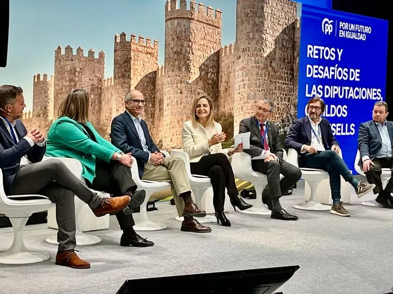 Javier Iglesias participa en las jornadas de Diputaciones, Cabildos y Consells insulares organizadas por el Partido Popular en Ávila