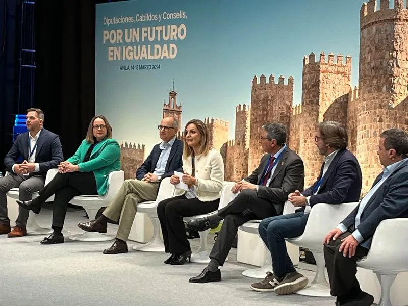 Javier Iglesias participa en las jornadas de Diputaciones, Cabildos y Consells insulares organizadas por el Partido Popular en Ávila