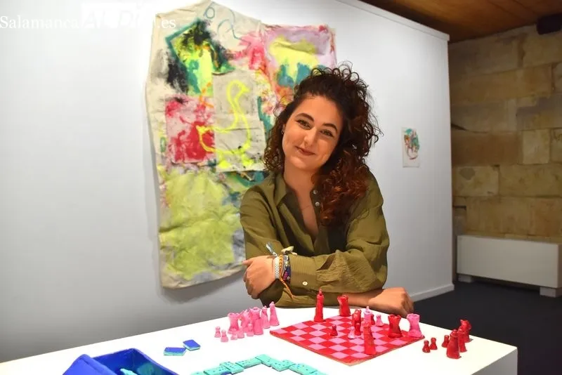 Laura Vecino en su exposición 'Un juego con el que mancharse’ | FOTOS: Vanesa Martins 