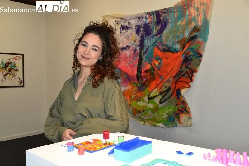 Laura Vecino en su exposición 'Un juego con el que mancharse’ | FOTOS: Vanesa Martins 
