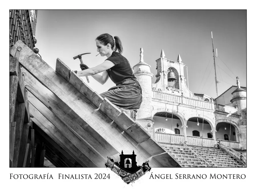 Foto 4 - Una imagen de &Aacute;ngel Manuel Serrano, portada del Calendario Carnavalero 2024/2025