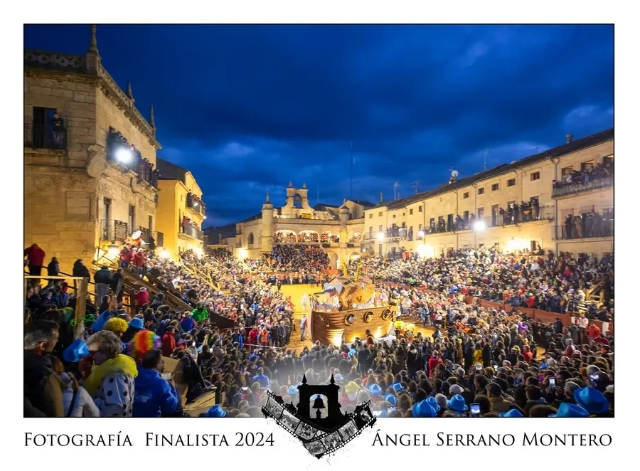 Foto 5 - Una imagen de &Aacute;ngel Manuel Serrano, portada del Calendario Carnavalero 2024/2025