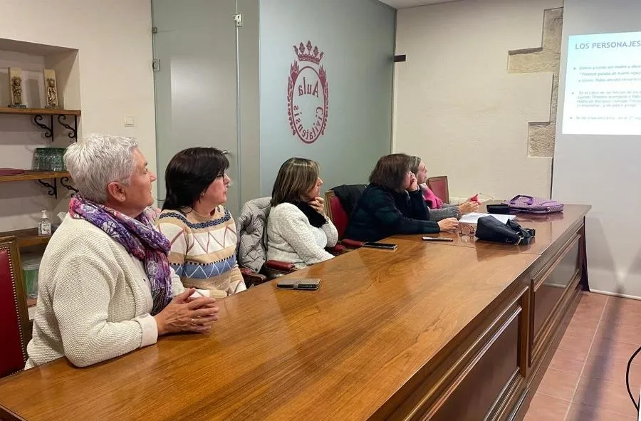 Foto 3 - Prosigue la formaci&oacute;n de los profesores de Religi&oacute;n en torno a la mujer en la Biblia