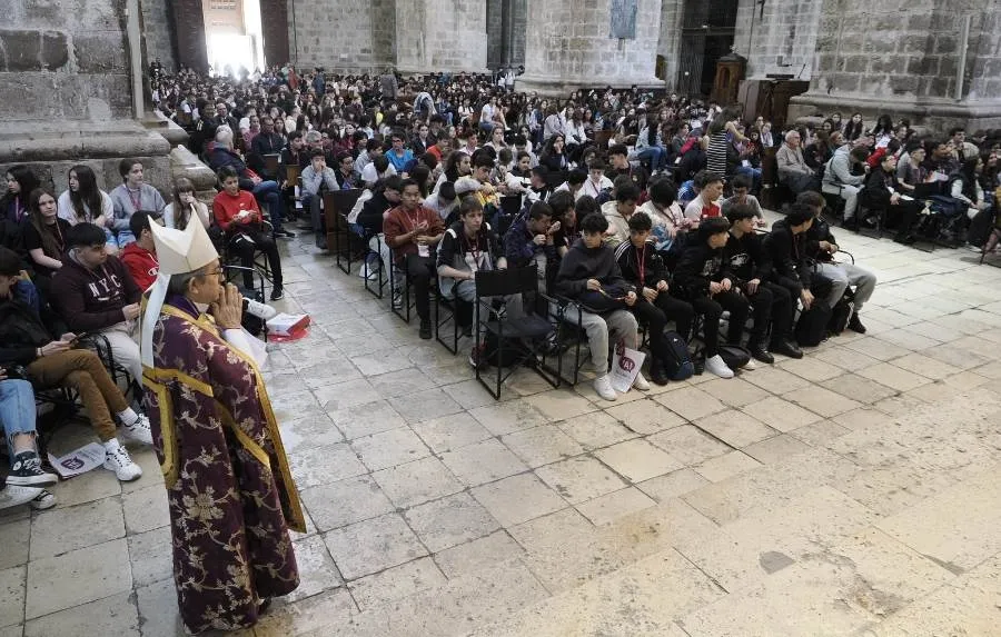 Foto 6 - 115 alumnos de Religi&oacute;n de la Di&oacute;cesis asisten a un encuentro regional en Valladolid