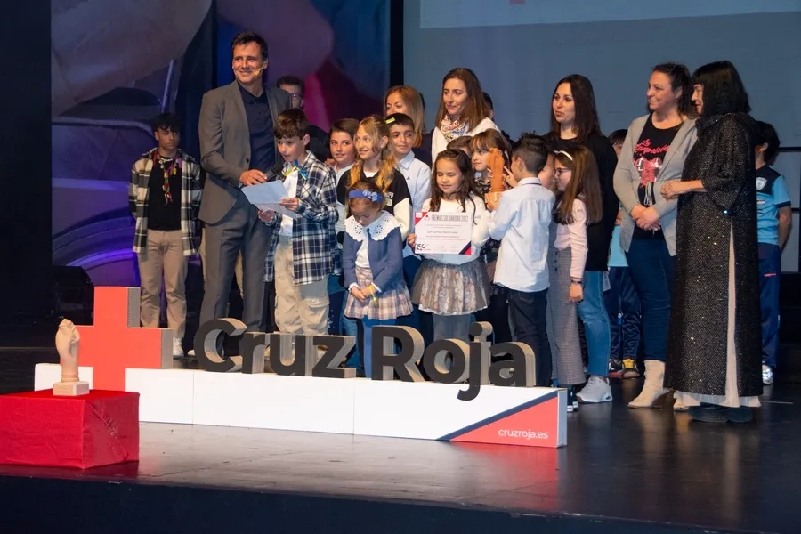 Entrega de los premios 2022 con el presentador Jon Aramendi