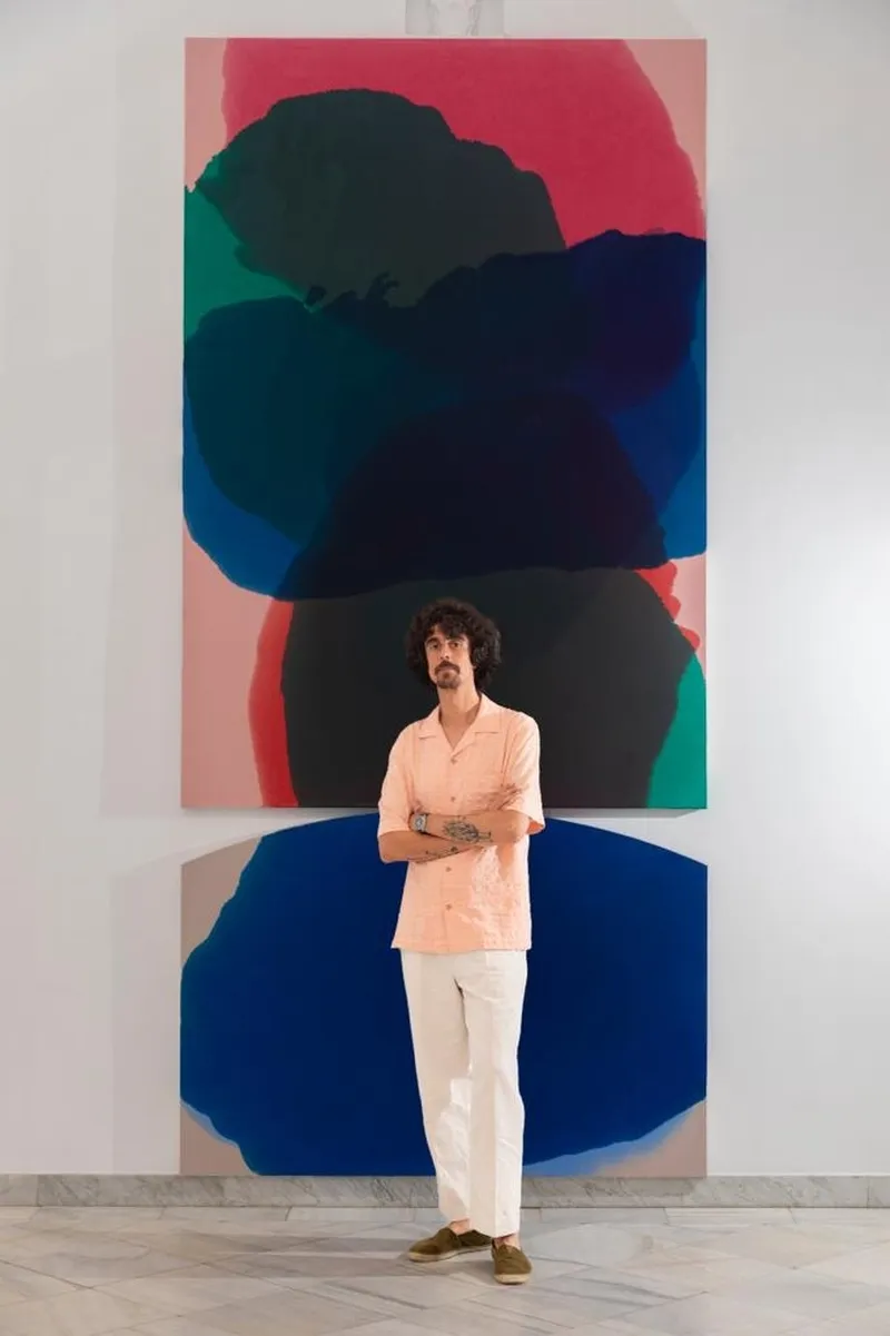 Rubén Rodrigo junto a su obra. Fotos: Rubén Rodrigo.