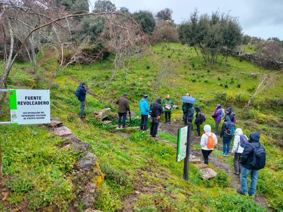 Foto 9 - Unas 70 personas toman parte en Puerto Seguro en la 3&ordf; edici&oacute;n de &lsquo;Almendros en Flor&rsquo;