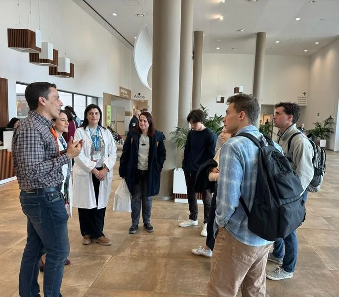 Foto 2 - Alumnos norteamericanos visitan el Hospital de Salamanca 