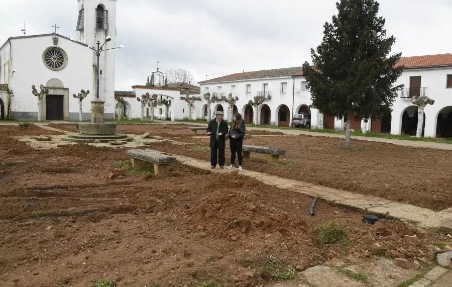Foto 2 - La Plaza de &Aacute;gueda cambia totalmente de aspecto