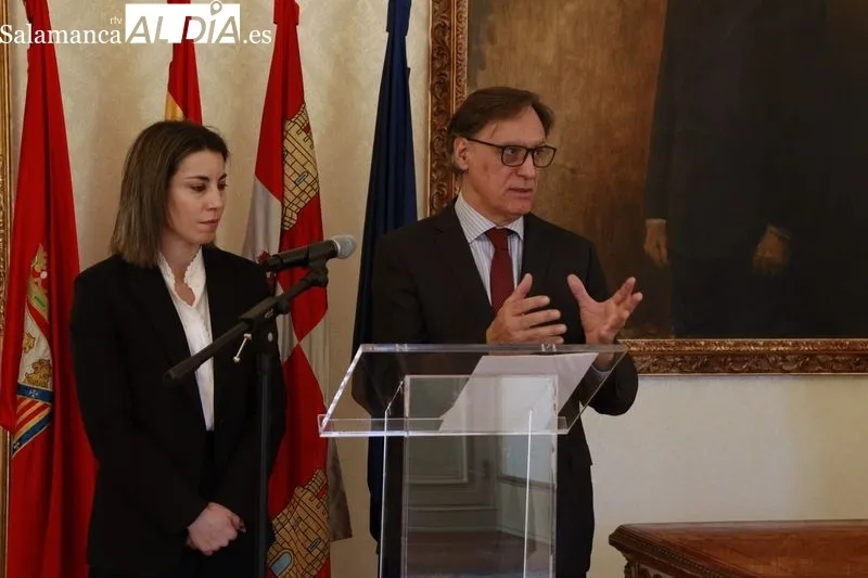 La cocinera Sara Cámara, en la recepción en el Ayuntamiento de Salamanca | FOTOS: Raúl Riego 