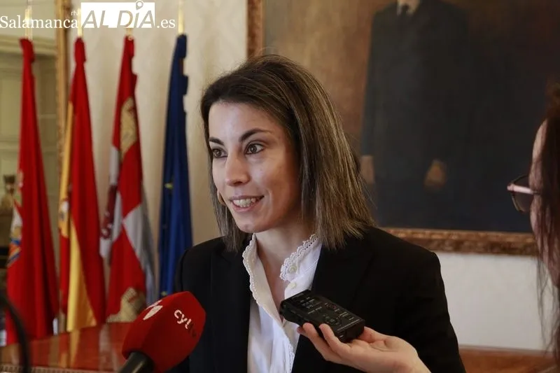 La cocinera Sara Cámara, en la recepción en el Ayuntamiento de Salamanca | FOTOS: Raúl Riego 