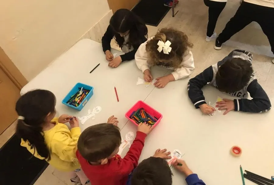 Foto 2 - Los alumnos de 3&ordm; de Infantil del Colegio Mir&oacute;briga descubren todos los rincones del Teatro