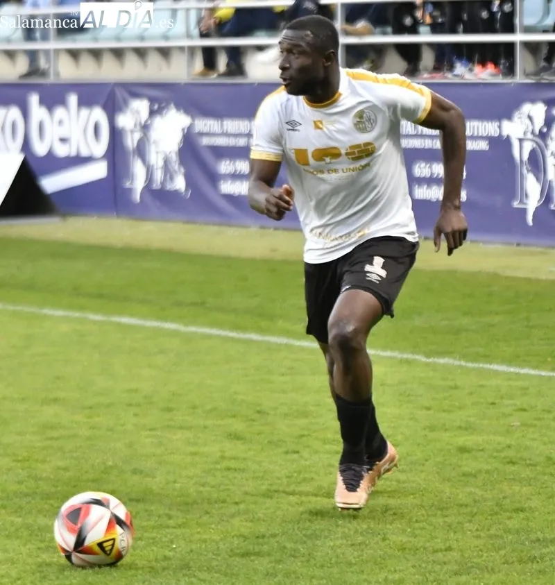 Foto 16 - Javi Navas es el rey de La Nueva Balastera y le da la victoria al Salamanca UDS contra el Cristo Atl&eacute;tico (0-1)