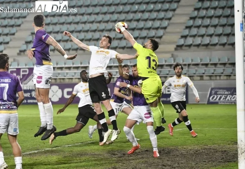 Foto 6 - Javi Navas es el rey de La Nueva Balastera y le da la victoria al Salamanca UDS contra el Cristo Atl&eacute;tico (0-1)