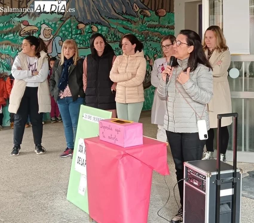 Recital de poemas en el CEIP Manuel Moreno Blanco con motivo del Día Mundial de la Poesía  