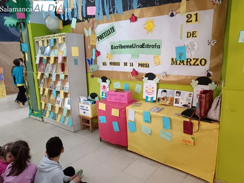 Recital de poemas en el CEIP Manuel Moreno Blanco con motivo del Día Mundial de la Poesía  