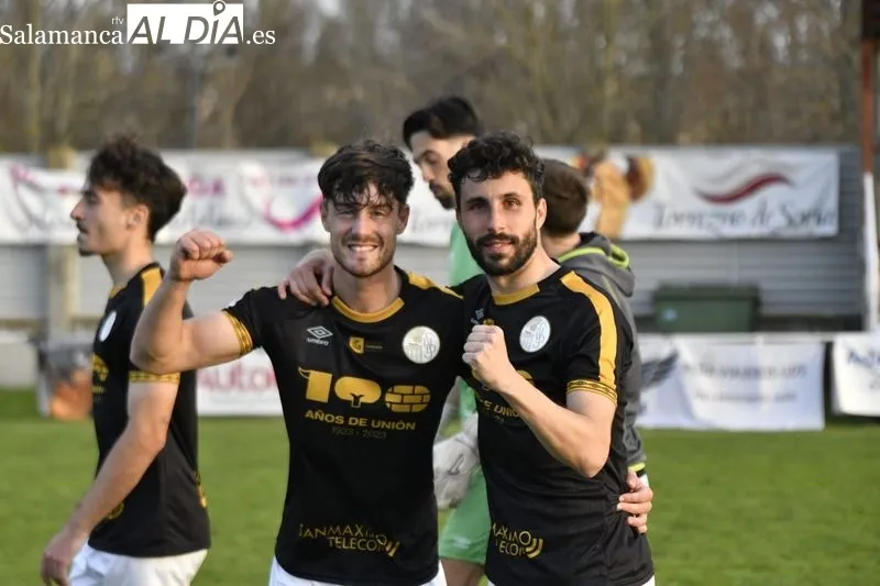 Foto 7 - Mati saca fuerzas para dedicarle el gol y el triunfo del Salamanca UDS en Almaz&aacute;n a su padre (0-1)