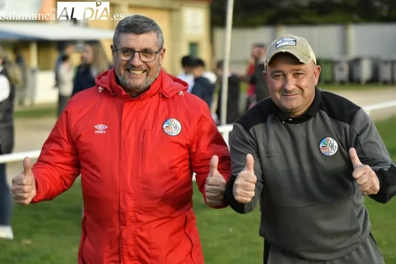 Foto 6 - Mati saca fuerzas para dedicarle el gol y el triunfo del Salamanca UDS en Almaz&aacute;n a su padre (0-1)
