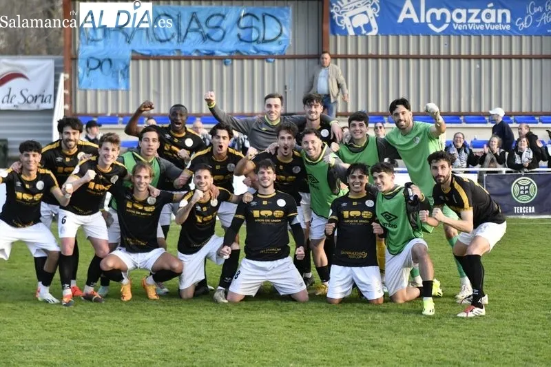Foto 4 - Mati saca fuerzas para dedicarle el gol y el triunfo del Salamanca UDS en Almaz&aacute;n a su padre (0-1)