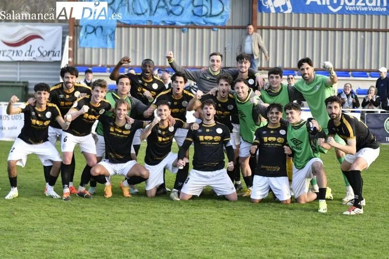 Foto 2 - Mati saca fuerzas para dedicarle el gol y el triunfo del Salamanca UDS en Almaz&aacute;n a su padre (0-1)