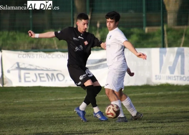 Foto 6 - Reparto de puntos entre Alba de Tormes CF y UD Mirobrigense (1-1)