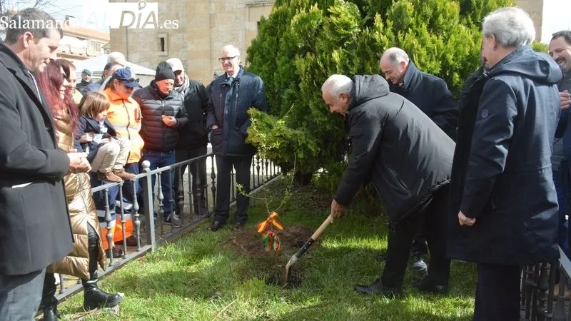 Foto 7 - La Fregeneda pone al mal tiempo buena cara en su tradicional Fiesta del Almendro