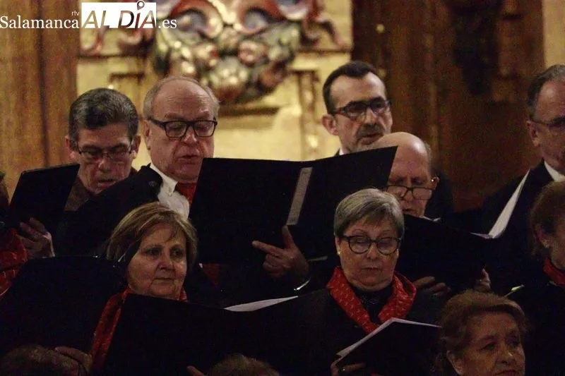 Concierto del Coro de Cámara y Coro Santa Cecilia de la Escuela Municipal de Música y Danza de Salamanca en la iglesia de La Clerecía. Fotos: Raúl Riego
