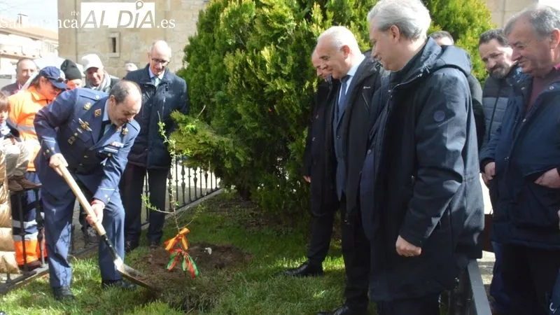 Foto 5 - La Fregeneda pone al mal tiempo buena cara en su tradicional Fiesta del Almendro