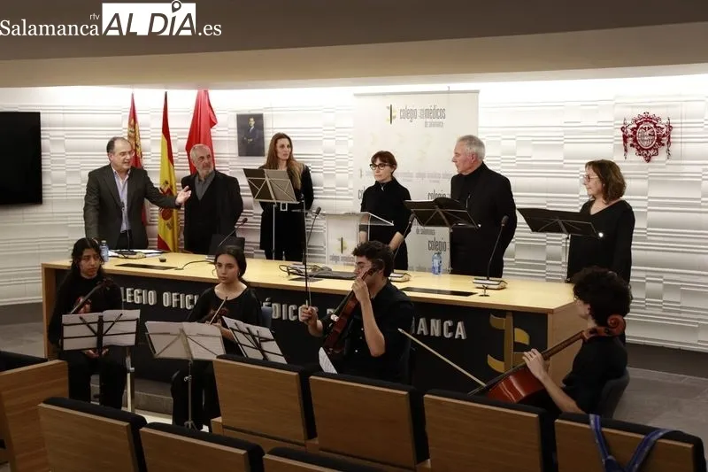 Lectura dramatizada 'La familia Mozart: Una deseada reconciliación' en el salón de actos del Colegio de Médicos de Salamanca. Fotos: Raúl Riego