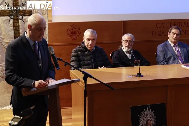 Homenaje al pintor Jerónimo Prieto por sus obras hecha para la Hermandad del Cristo del Amor de la Paz y presentación de seis nuevas taboletas. Fotos: Raúl Riesgo