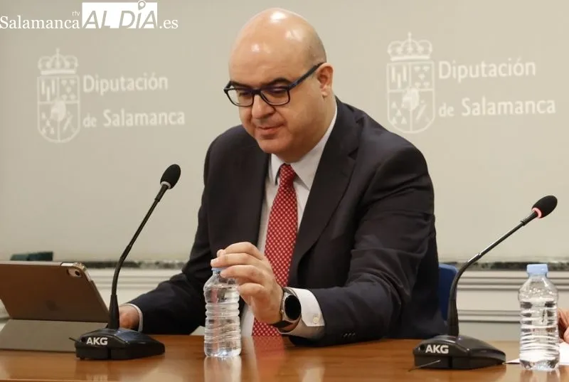 El diputado de Presidencia, Carlos García Sierra, en La Salina. Foto de David Sañudo